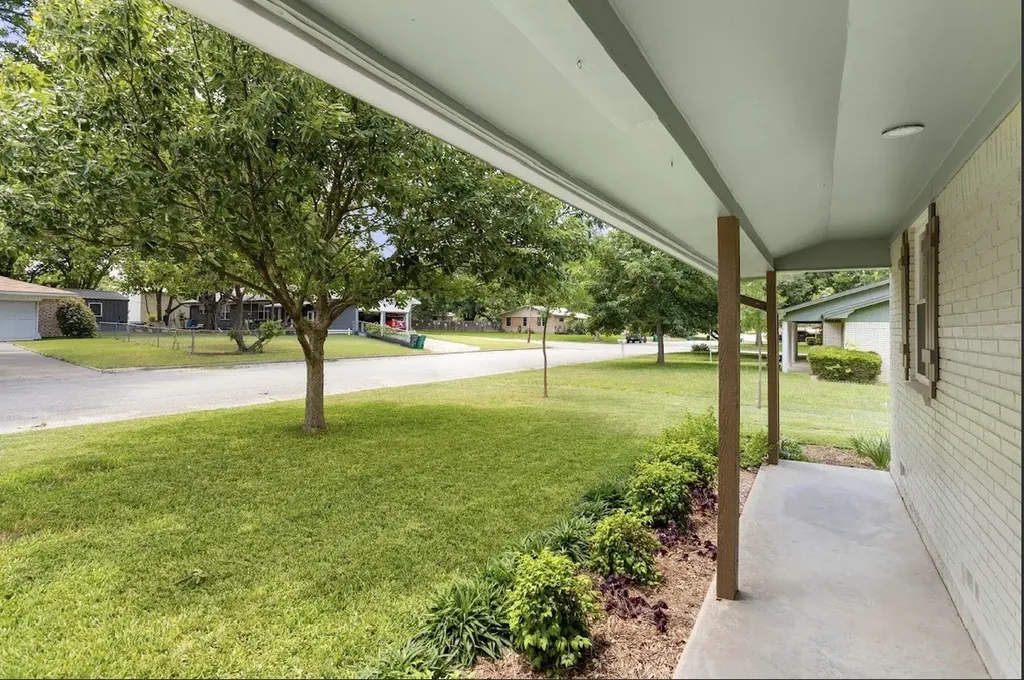806 S Avenue O Clifton TX 76634