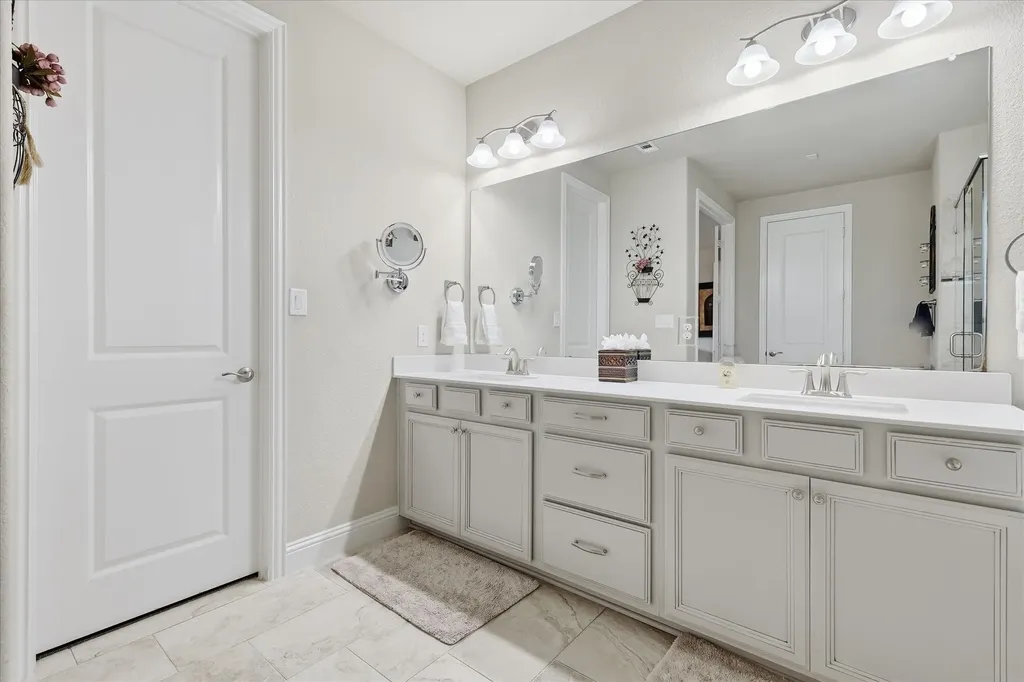 3740 Manchester The Colony TX 75056