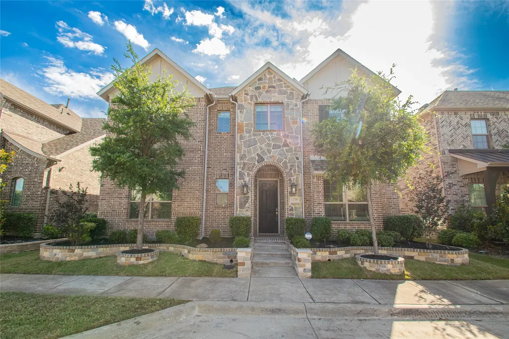Farmers Branch TX, 12709 Royal Oaks Lane