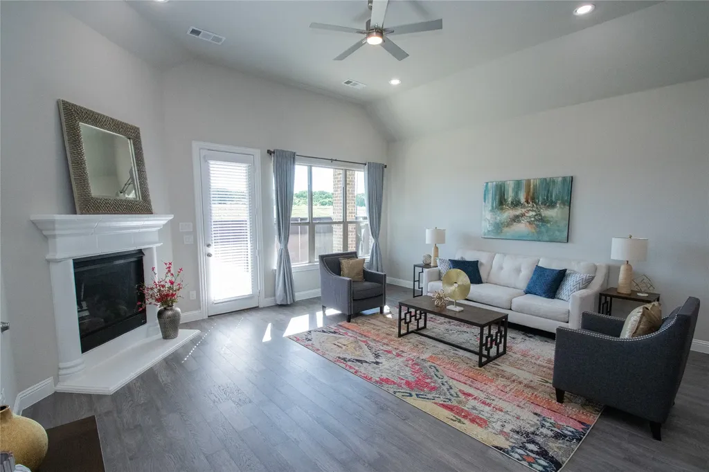 12709 Royal Oaks Lane Farmers Branch TX 75234