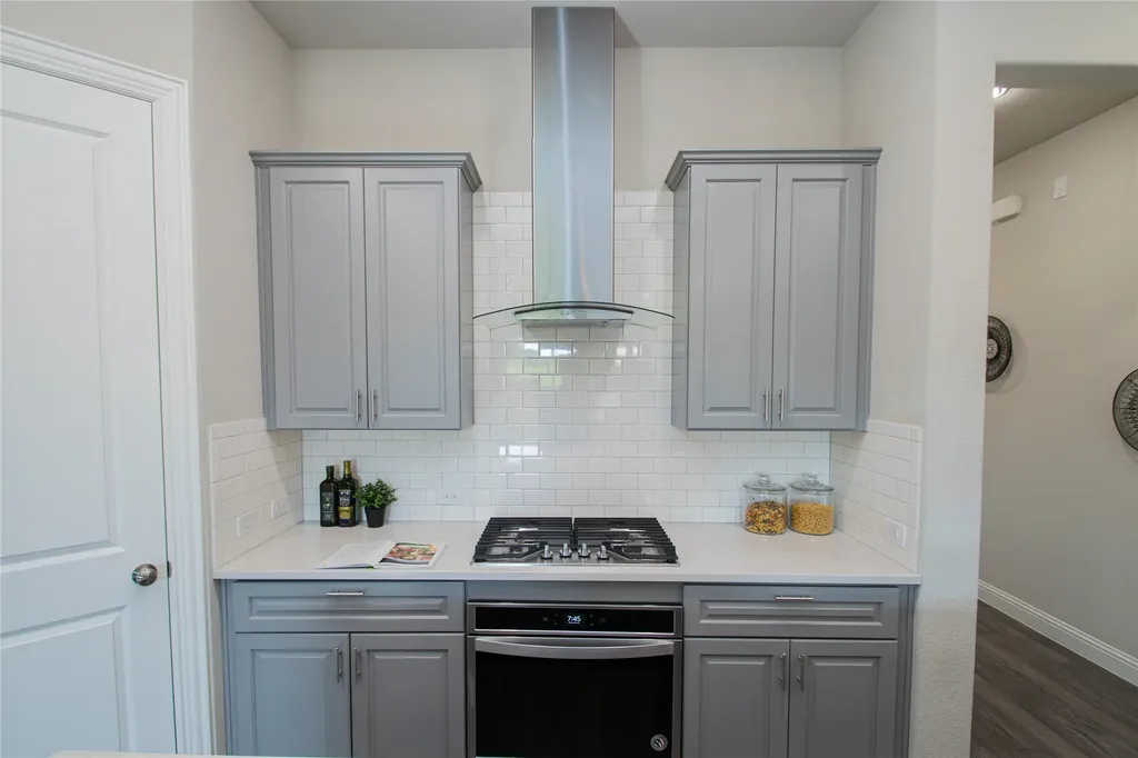 12709 Royal Oaks Lane Farmers Branch TX 75234