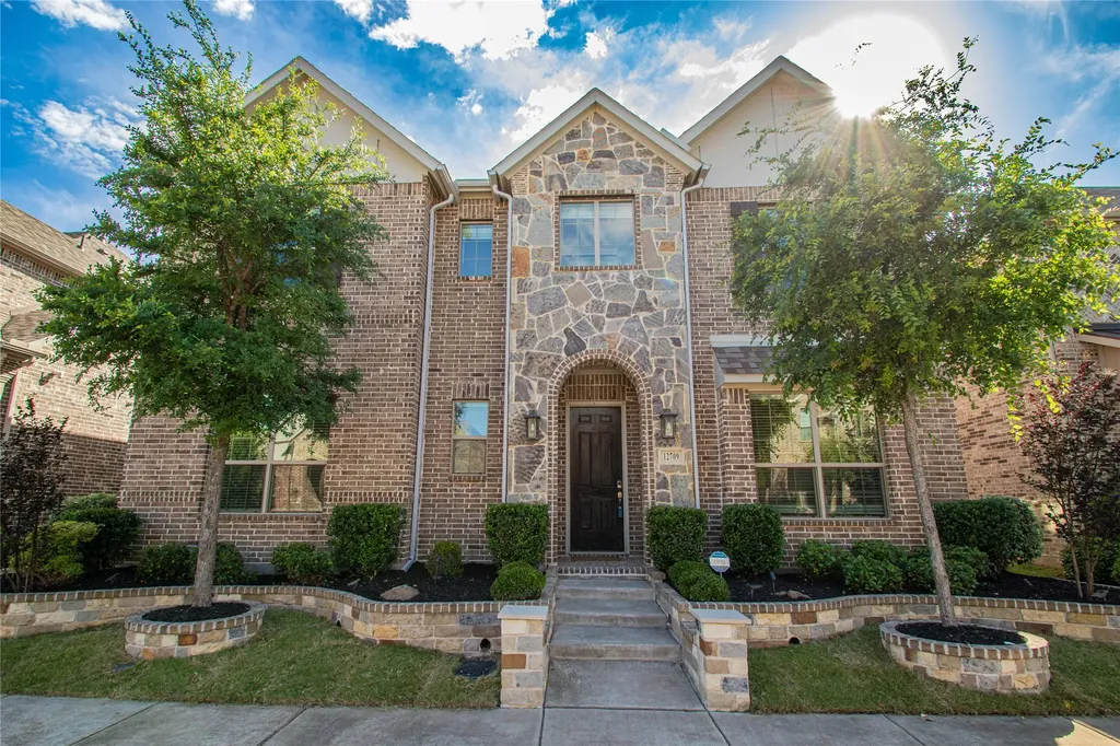 12709 Royal Oaks Lane Farmers Branch TX 75234