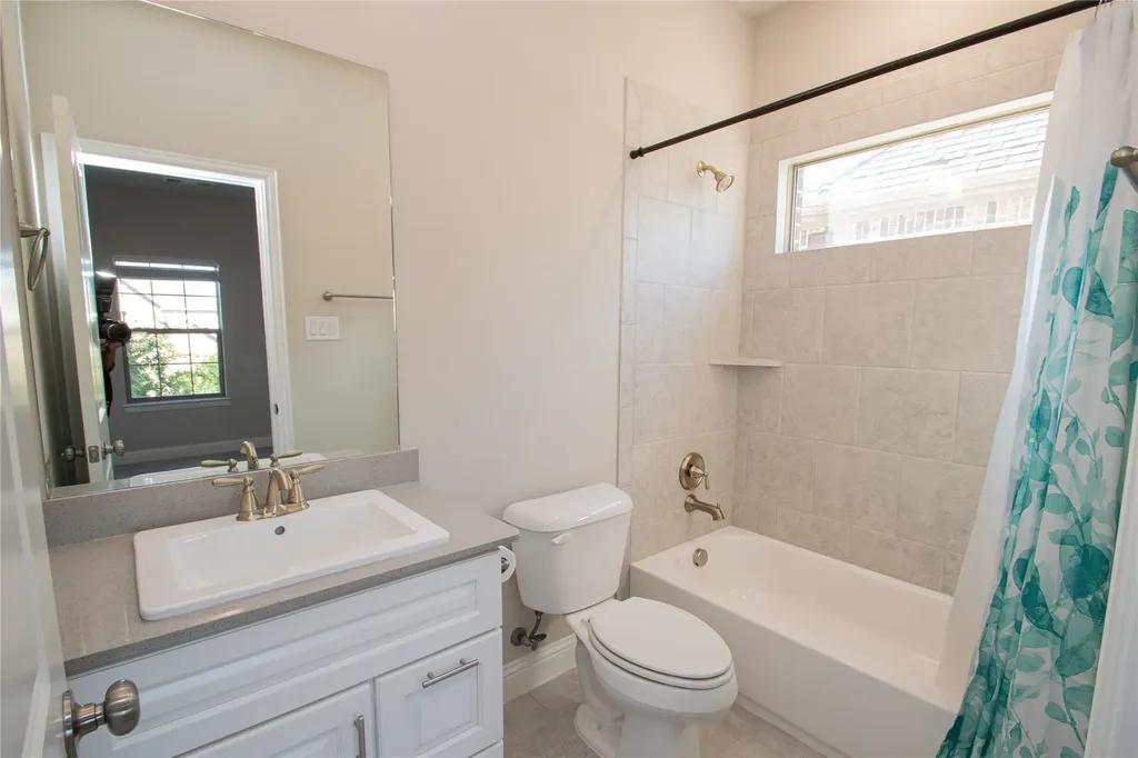 12709 Royal Oaks Lane Farmers Branch TX 75234