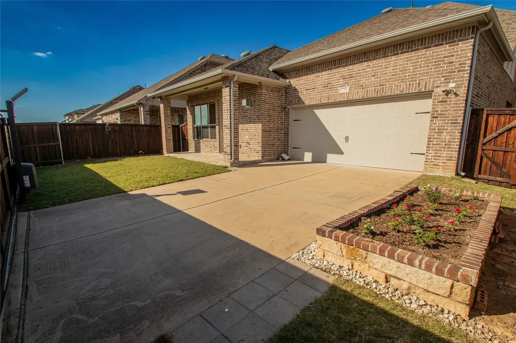12709 Royal Oaks Lane Farmers Branch TX 75234