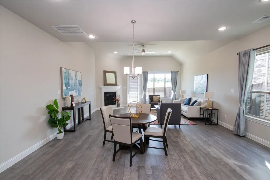 12709 Royal Oaks Lane Farmers Branch TX 75234