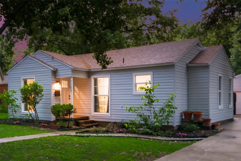 1103 W Russell Avenue Carrollton TX 75006