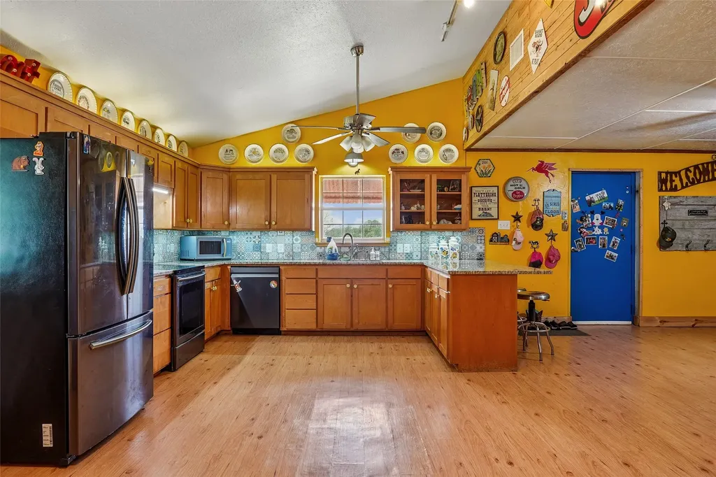 1406 N Johnson Loop Montague TX 76251
