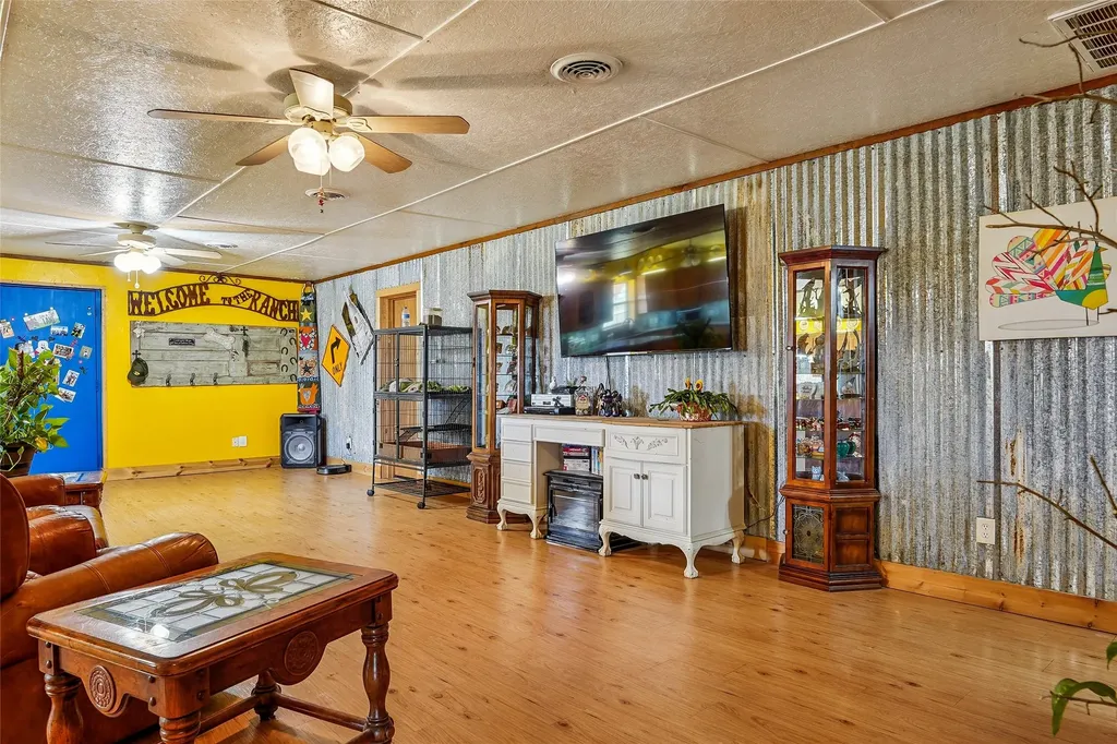 1406 N Johnson Loop Montague TX 76251