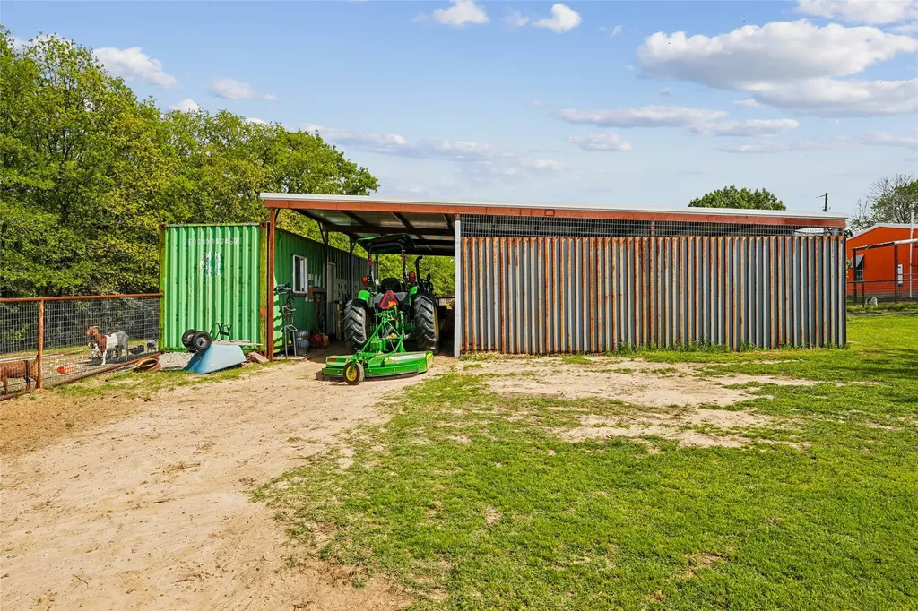 1406 N Johnson Loop Montague TX 76251