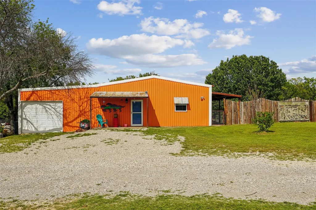 1406 N Johnson Loop Montague TX 76251