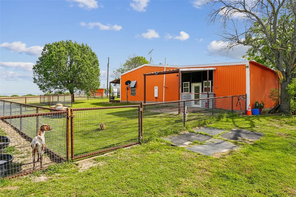 1406 N Johnson Loop Montague TX 76251