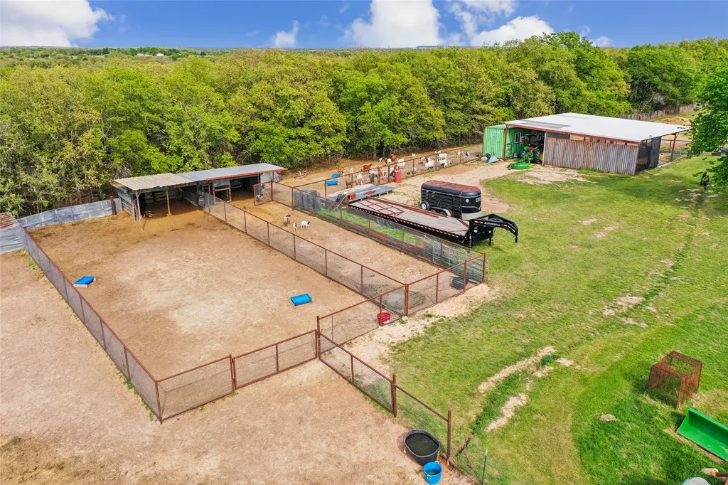 1406 N Johnson Loop Montague TX 76251