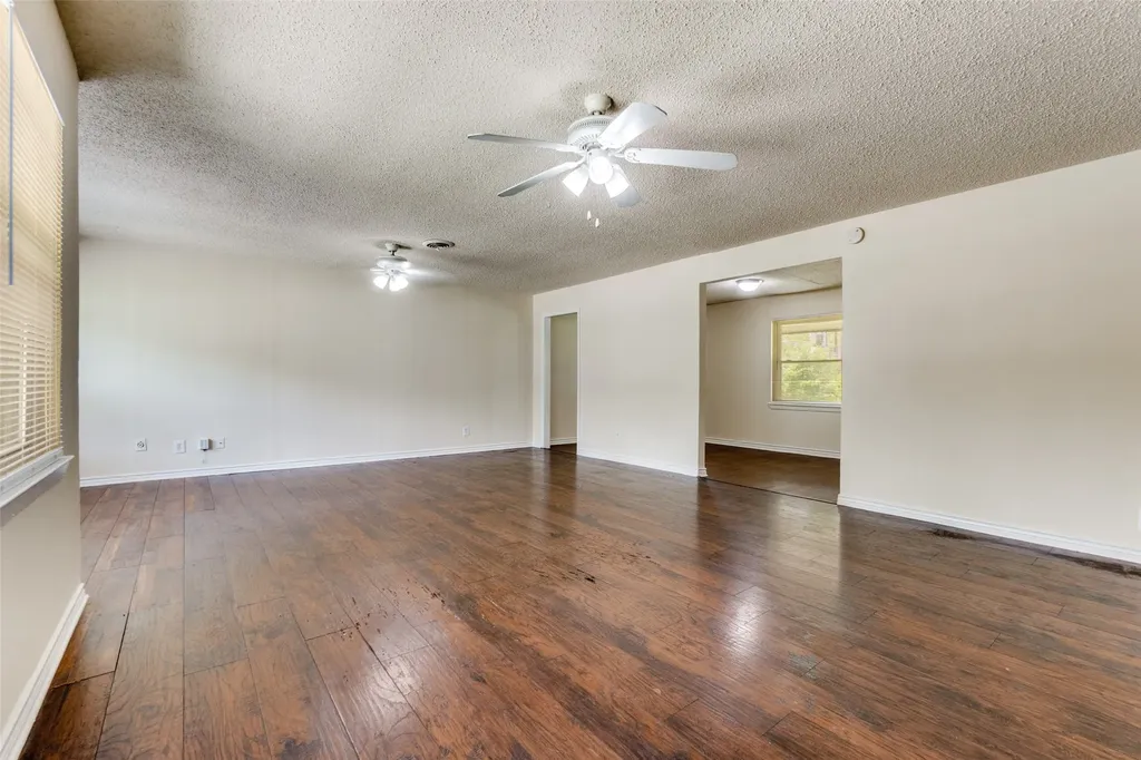 11525 Strand Street Dallas TX 75218