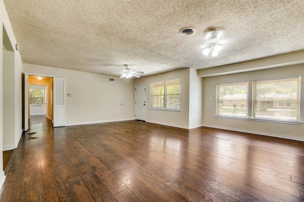 11525 Strand Street Dallas TX 75218