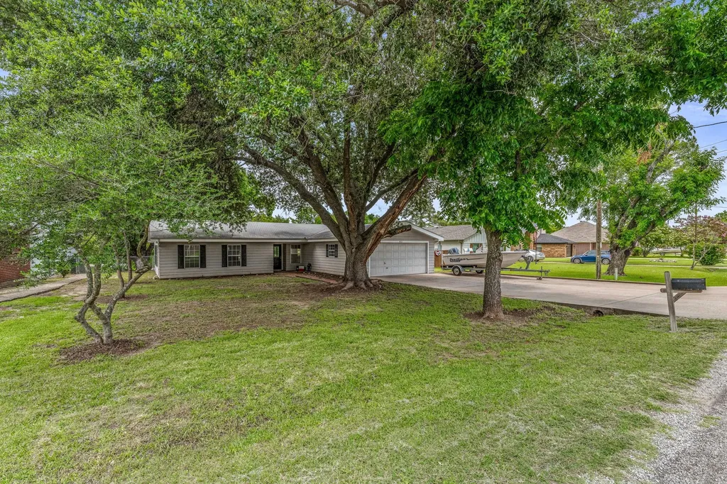 4013 Cherokee Court Granbury TX 76048