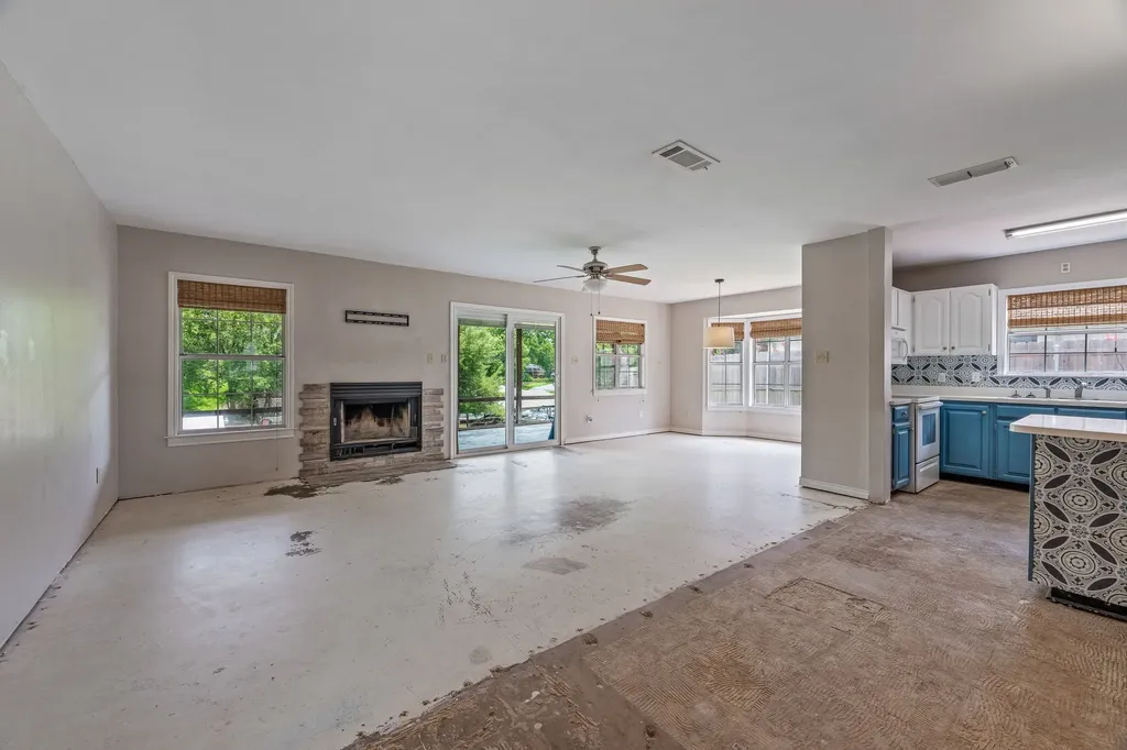 4013 Cherokee Court Granbury TX 76048