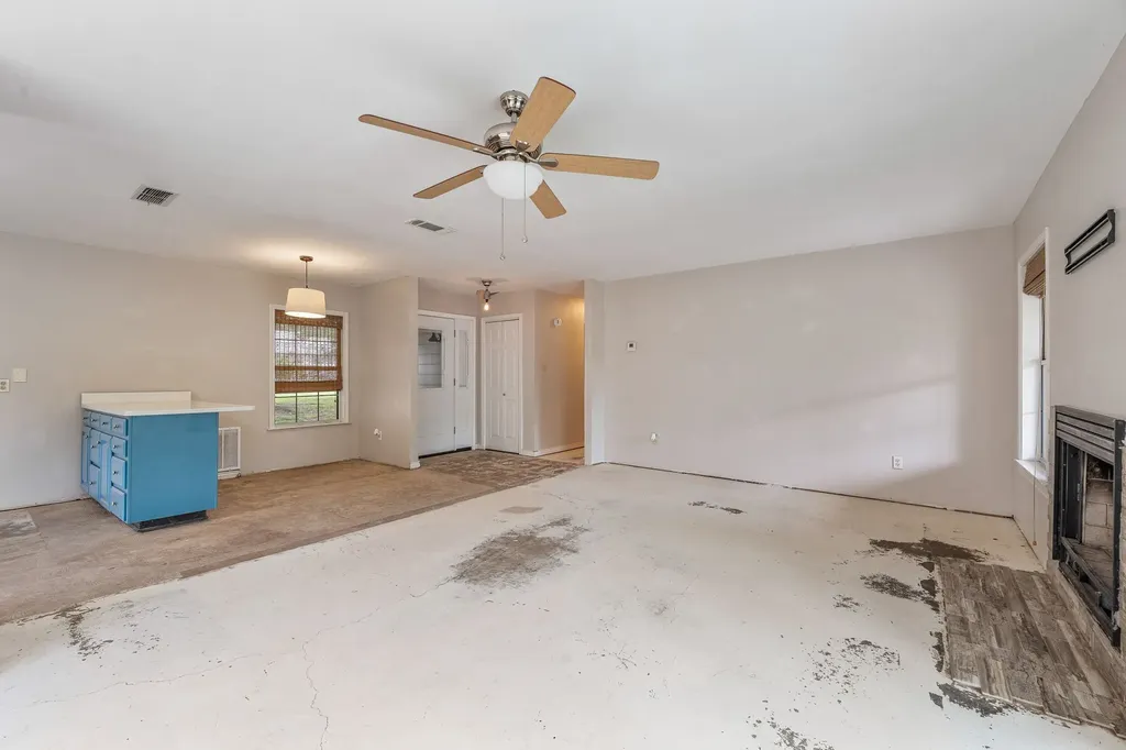4013 Cherokee Court Granbury TX 76048