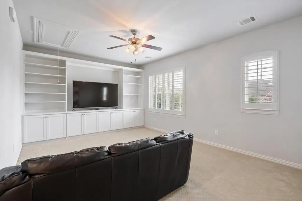 18265 Brighton Green Dallas TX 75252