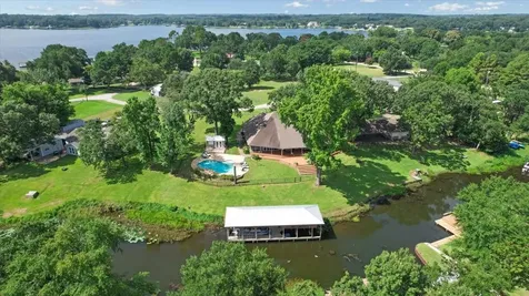 6130 Peninsula Circle Athens TX 75752