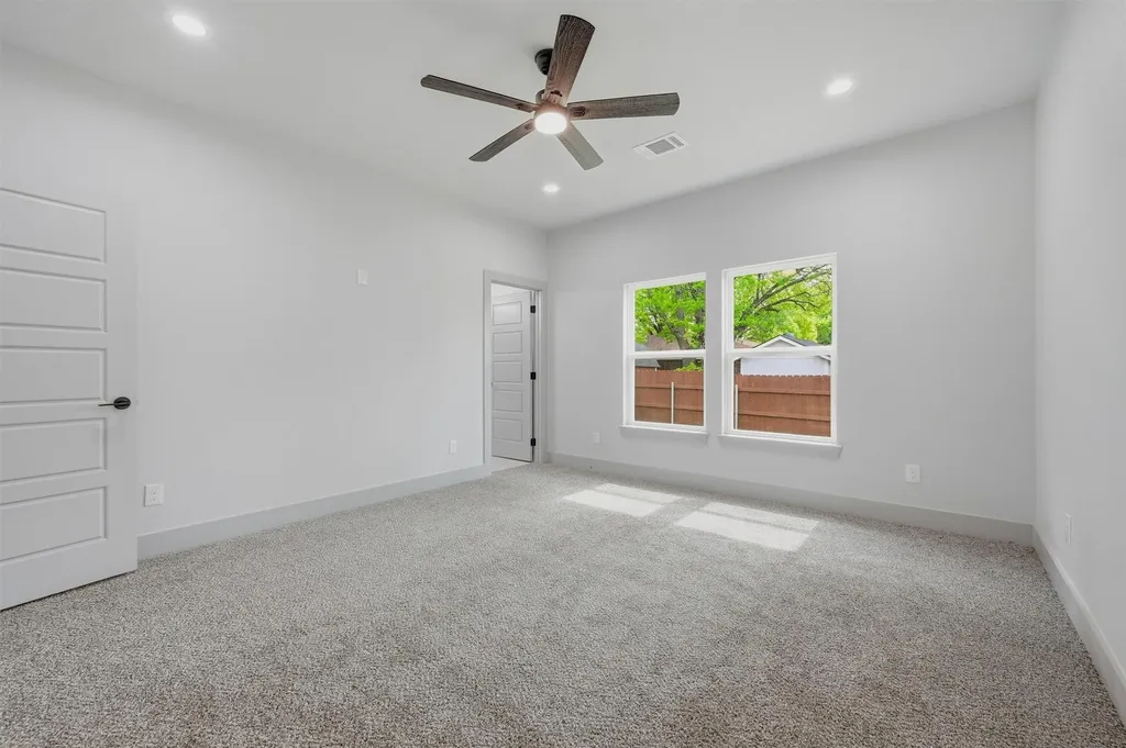 1015 Holiday Sherman TX 75090