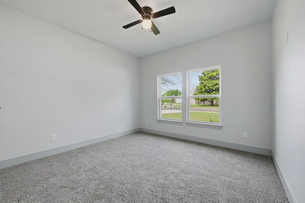 1015 Holiday Sherman TX 75090