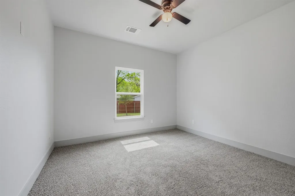 1015 Holiday Sherman TX 75090