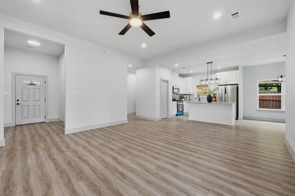 1015 Holiday Sherman TX 75090