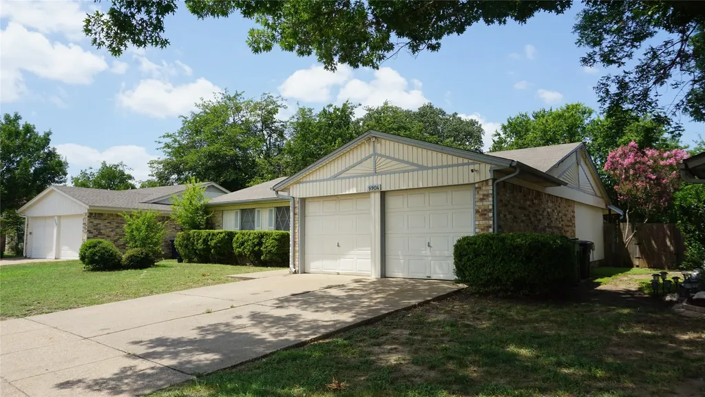 9904 Runnymeade Place Fort Worth TX 76108