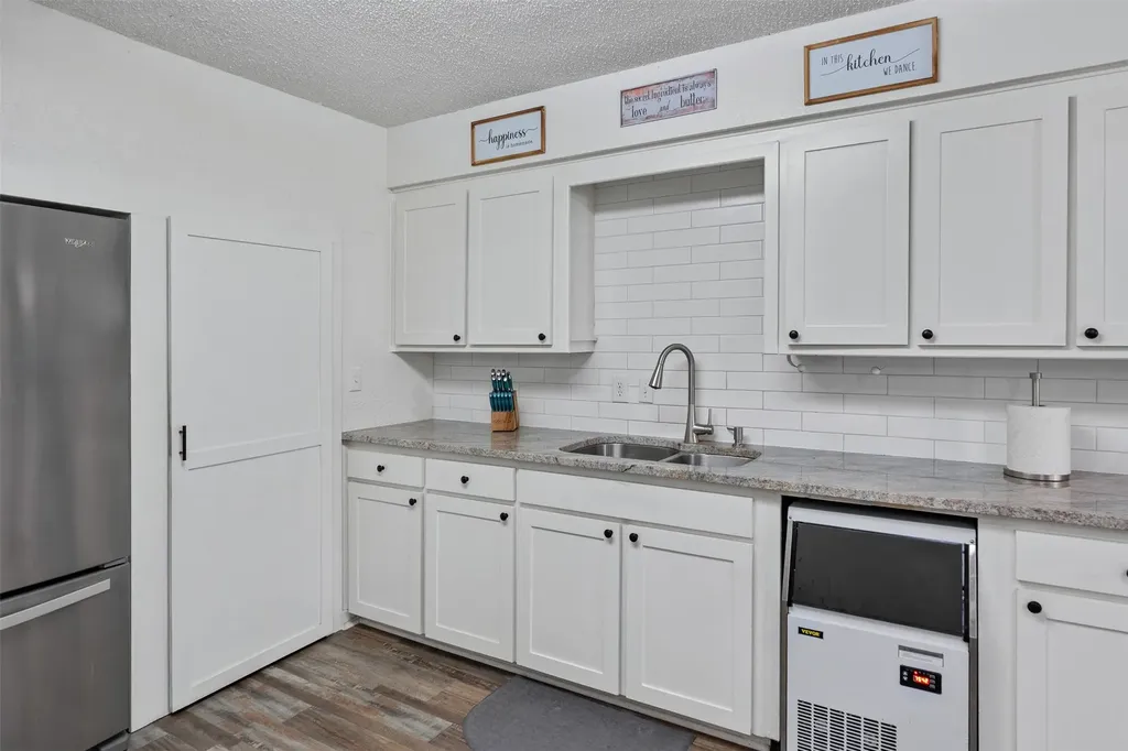 231 Cedarwood Drive Enchanted Oaks TX 75156