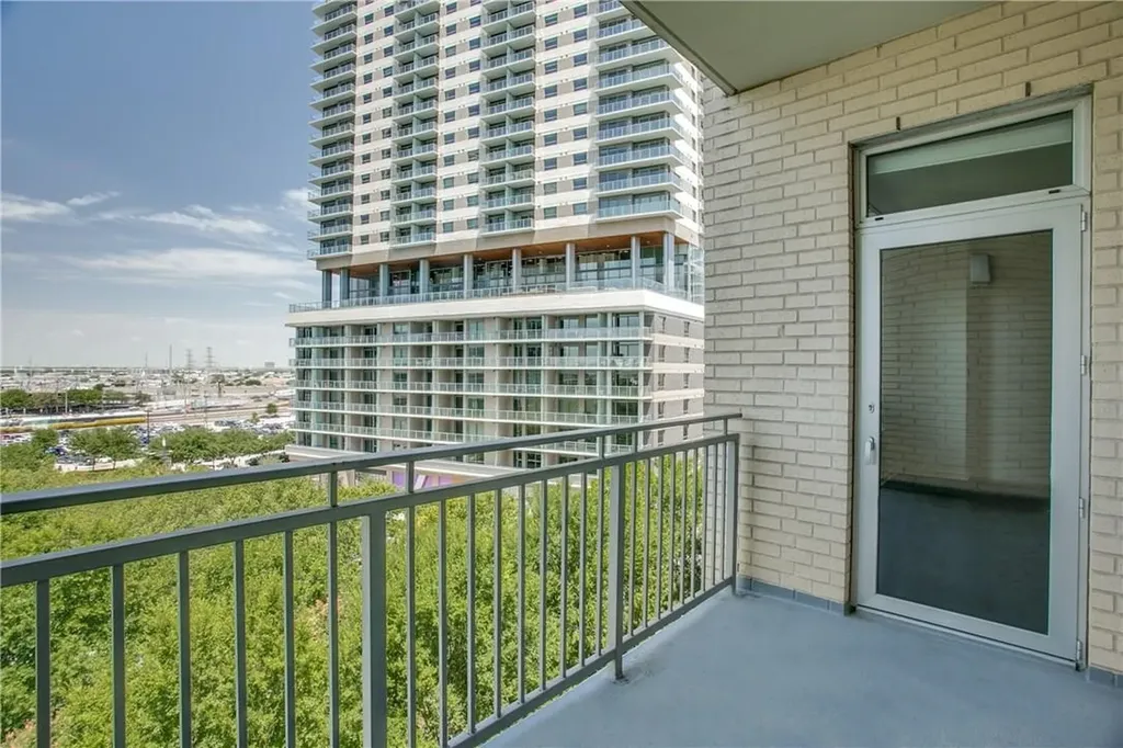 2323 N Houston Street Dallas TX 75219