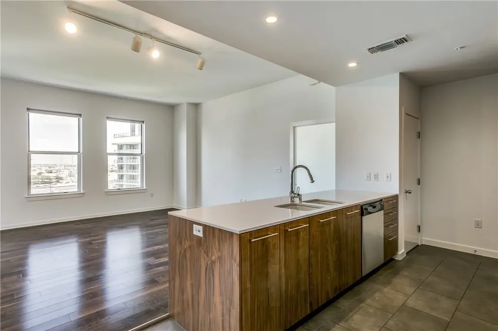 2323 N Houston Street Dallas TX 75219