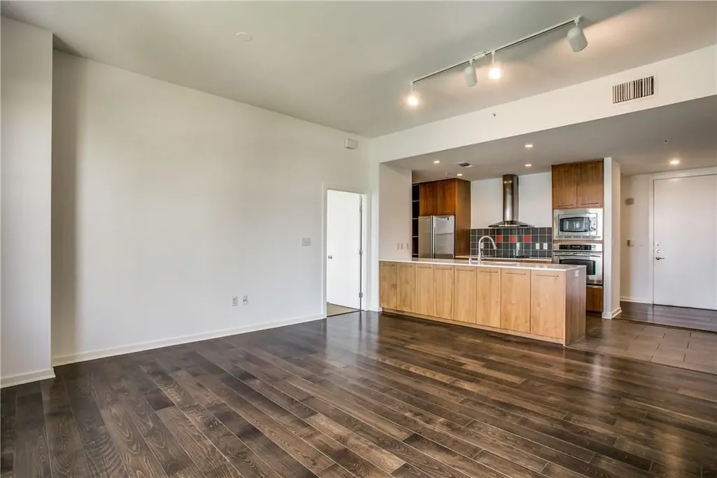 2323 N Houston Street Dallas TX 75219