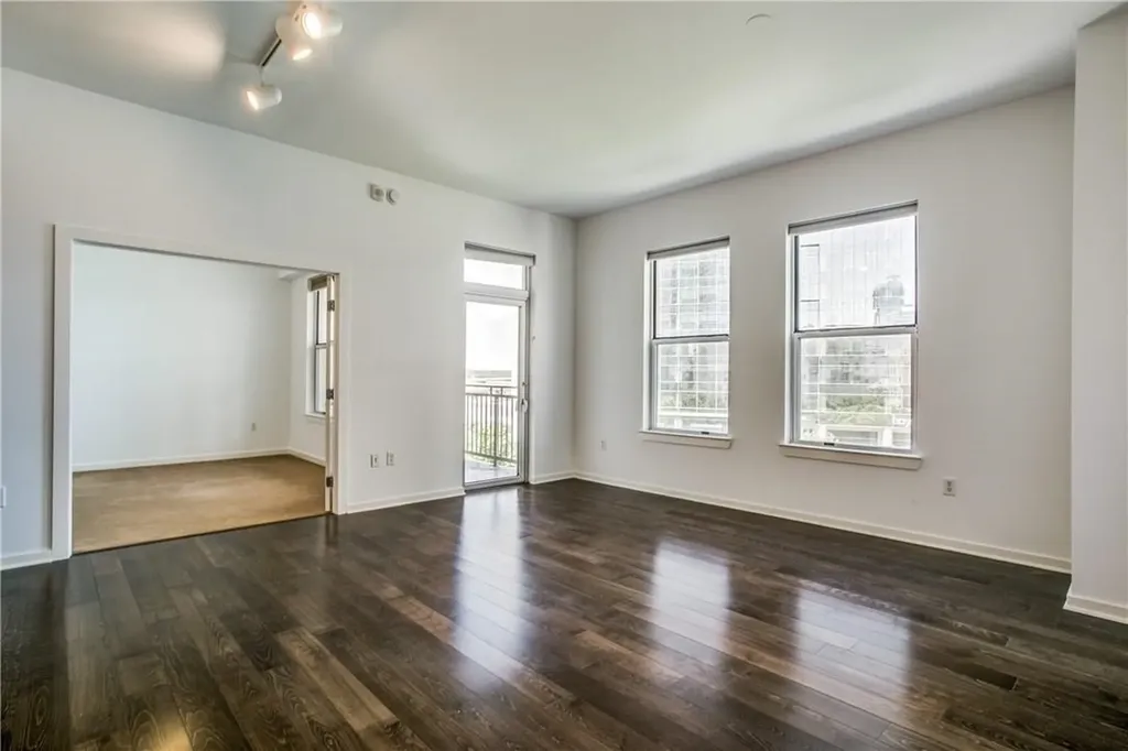 2323 N Houston Street Dallas TX 75219