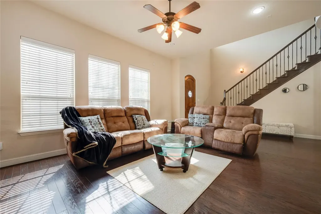 6742 Estrella Irving TX 75039