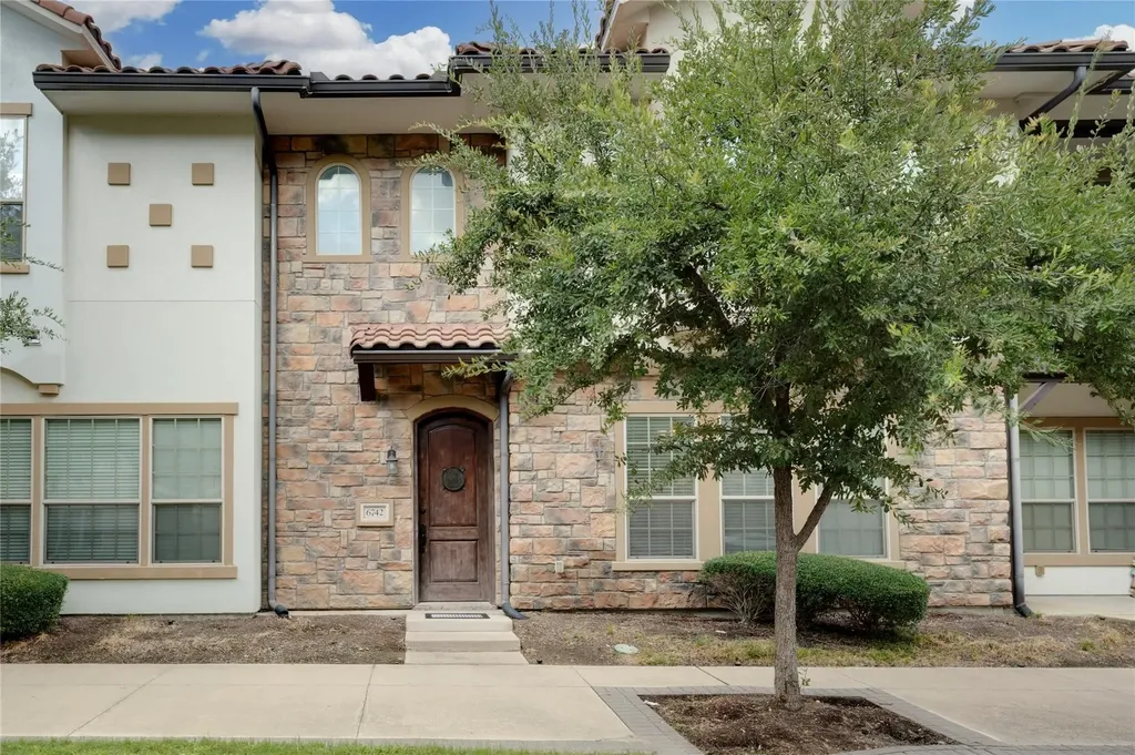 6742 Estrella Irving TX 75039