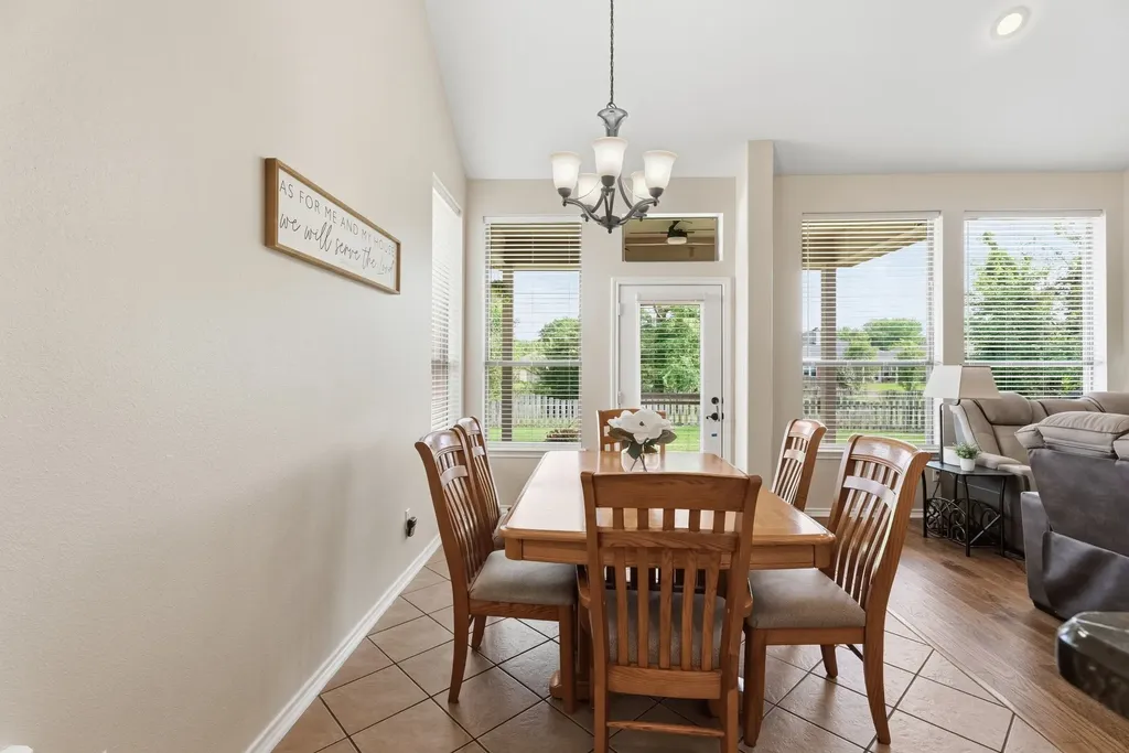 1907 Silver Cove Whitehouse TX 75791