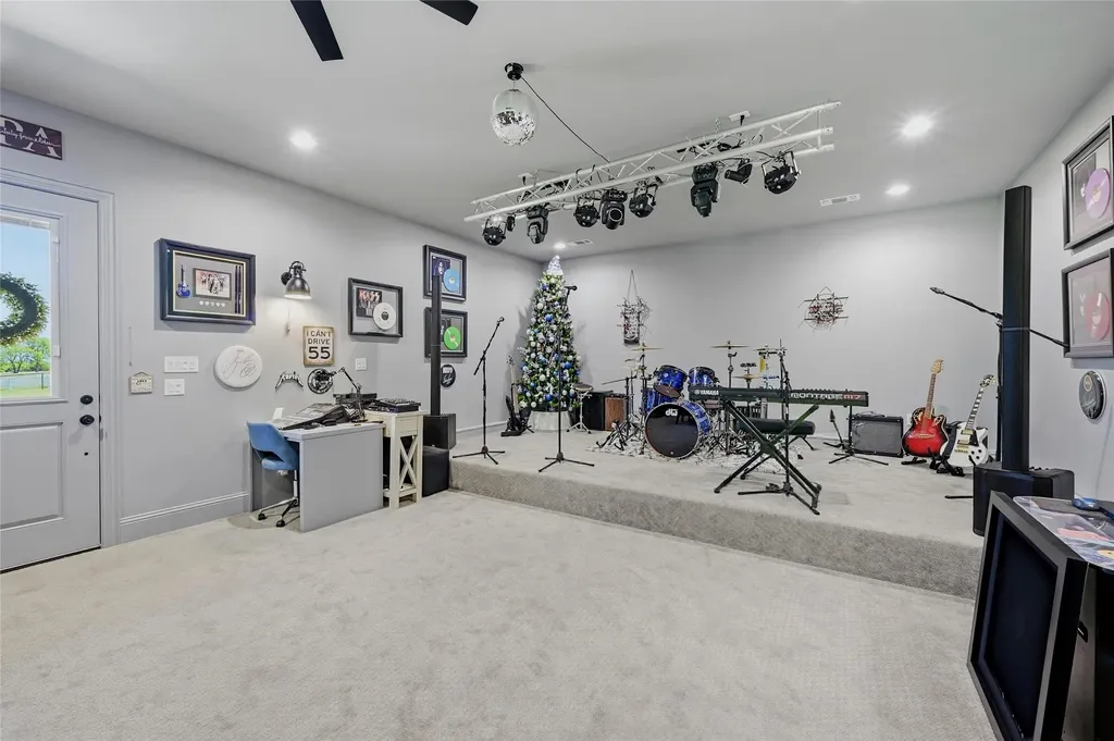 1726 County Road 1255 Savoy TX 75479