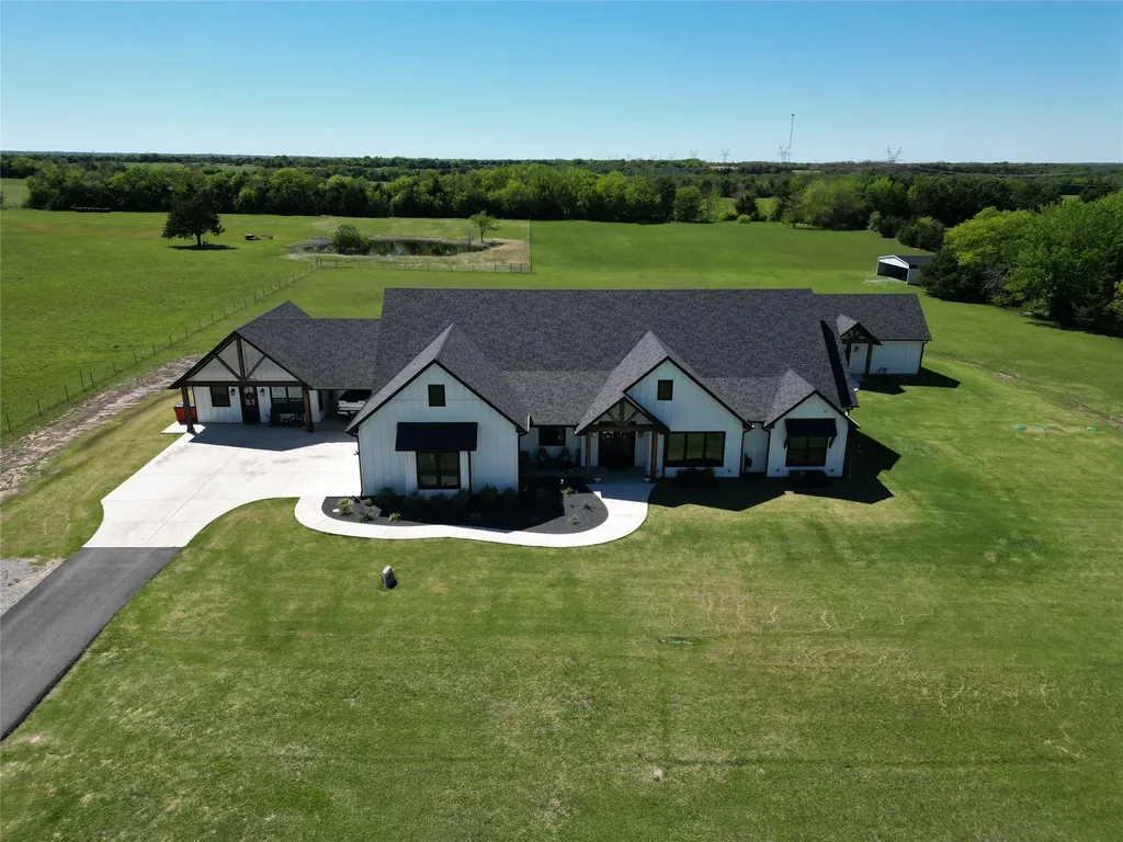 1726 County Road 1255 Savoy TX 75479