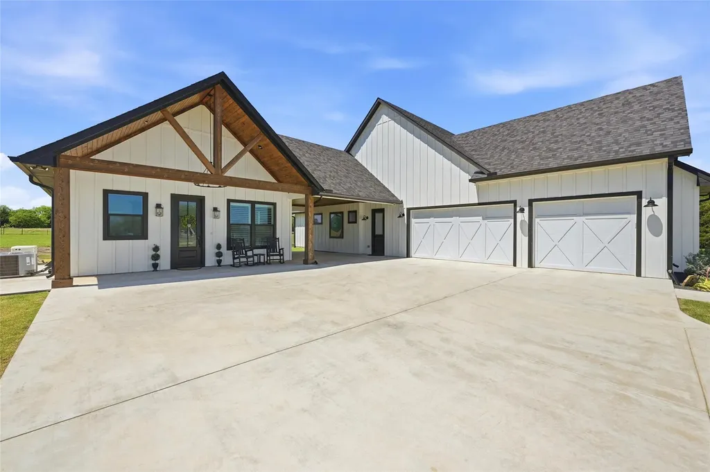 1726 County Road 1255 Savoy TX 75479