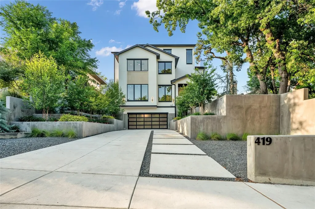 Dallas TX, 419 W Colorado Boulevard