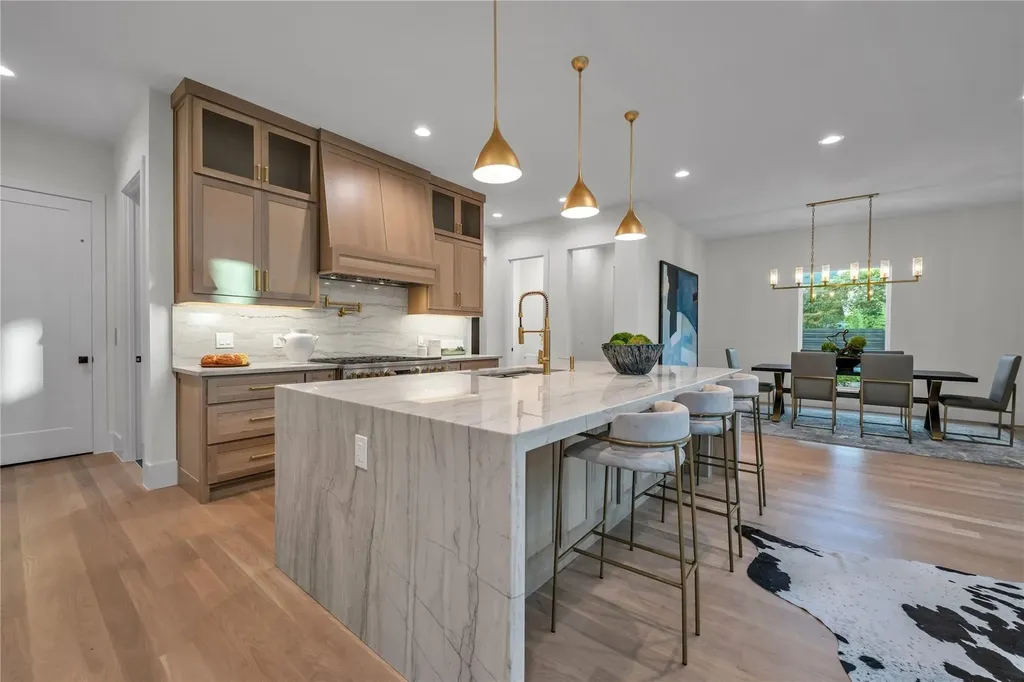 419 W Colorado Boulevard Dallas TX 75208