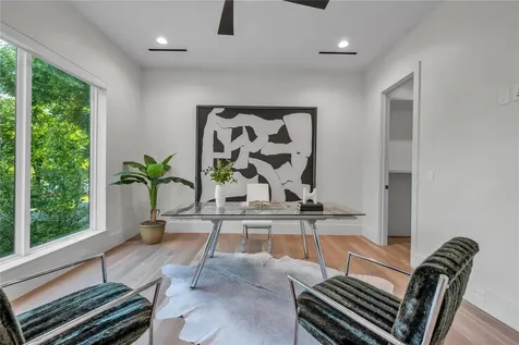 419 W Colorado Boulevard Dallas TX 75208