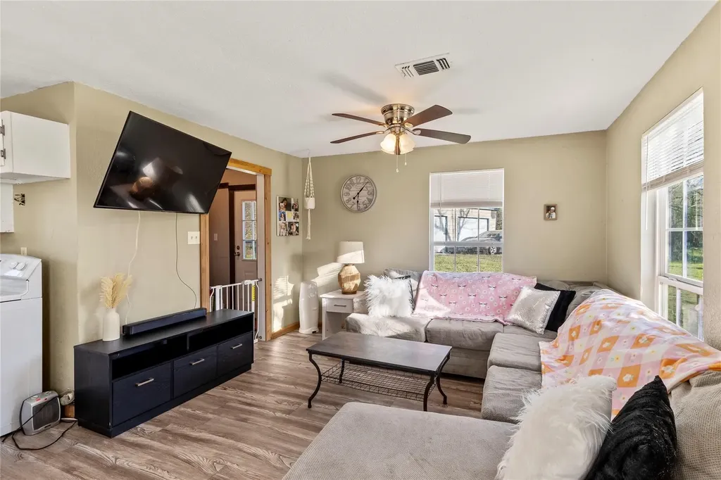 303 Whispering Oaks Trail Payne Springs TX 75156