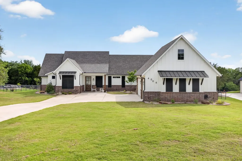4004 Legend Trail Granbury TX 76049