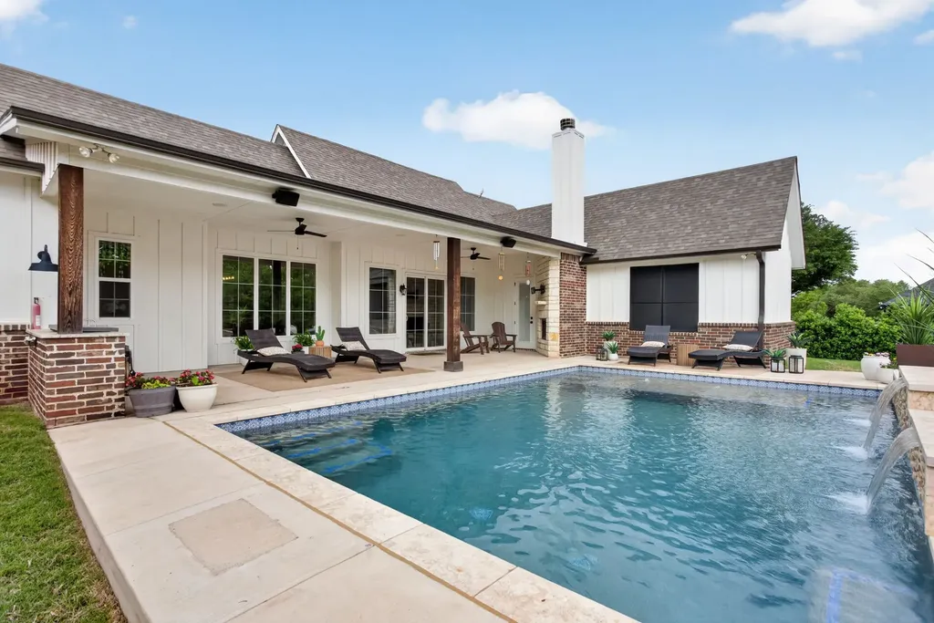 4004 Legend Trail Granbury TX 76049