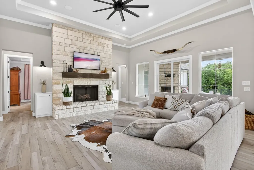 4004 Legend Trail Granbury TX 76049