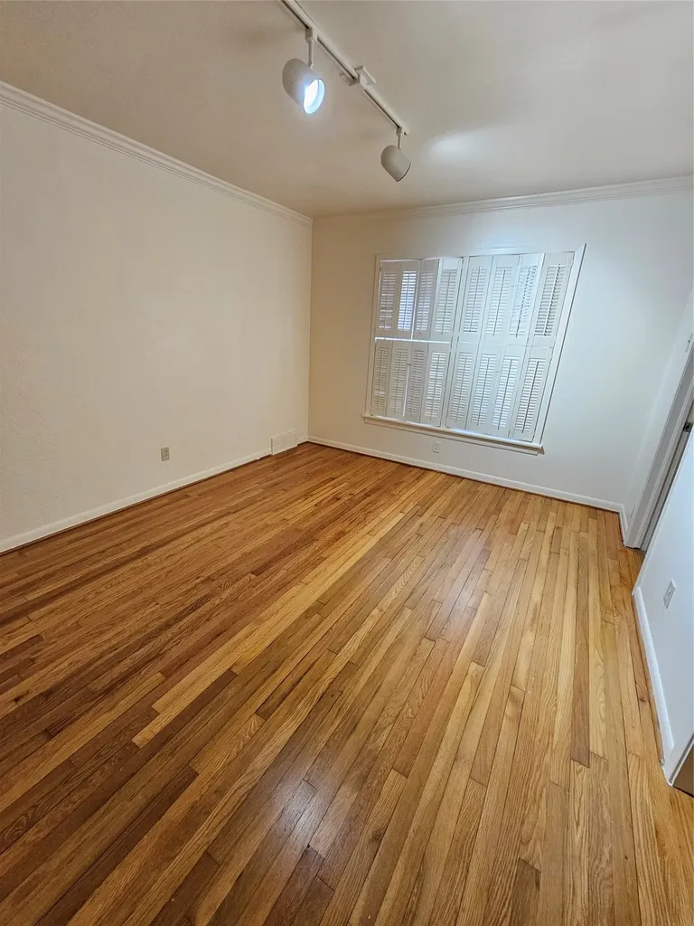 6517 Happy Lane Dallas TX 75230