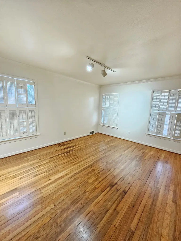 6517 Happy Lane Dallas TX 75230