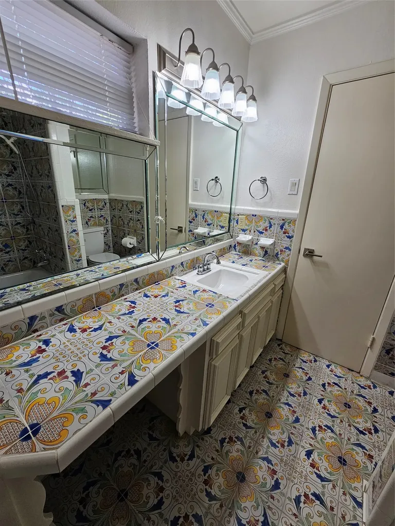6517 Happy Lane Dallas TX 75230