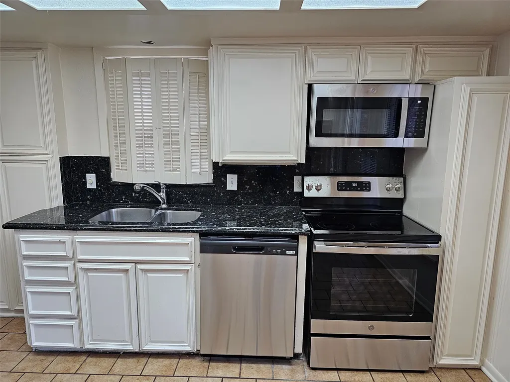 6517 Happy Lane Dallas TX 75230